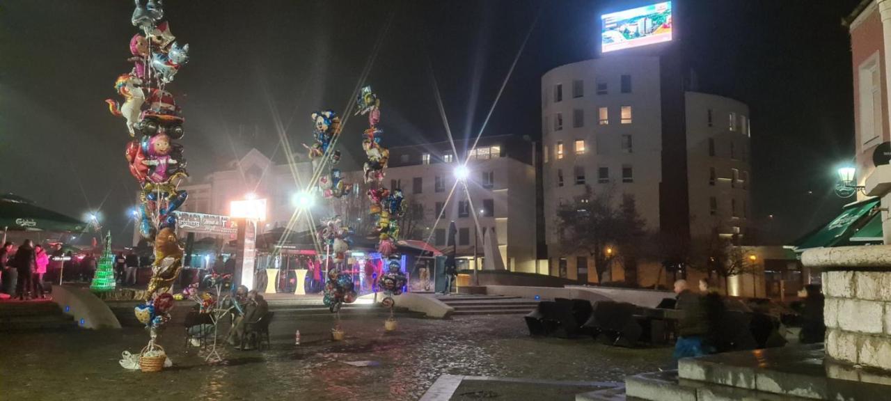 Tuzla Trg - Tuzla Square Lejlighed Eksteriør billede